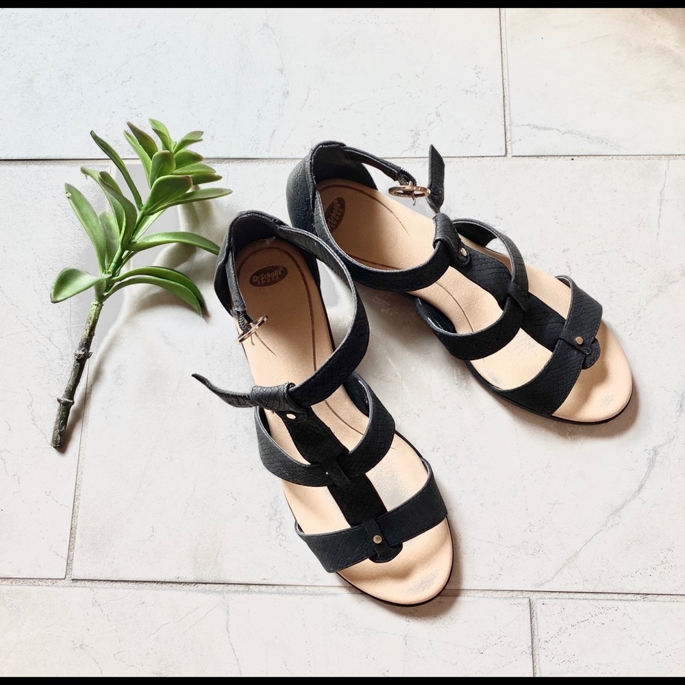 Dr Scholls strap sandals!